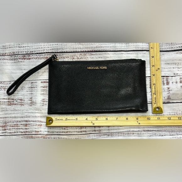 Michael Kors Clutch - Picture 1 of 7